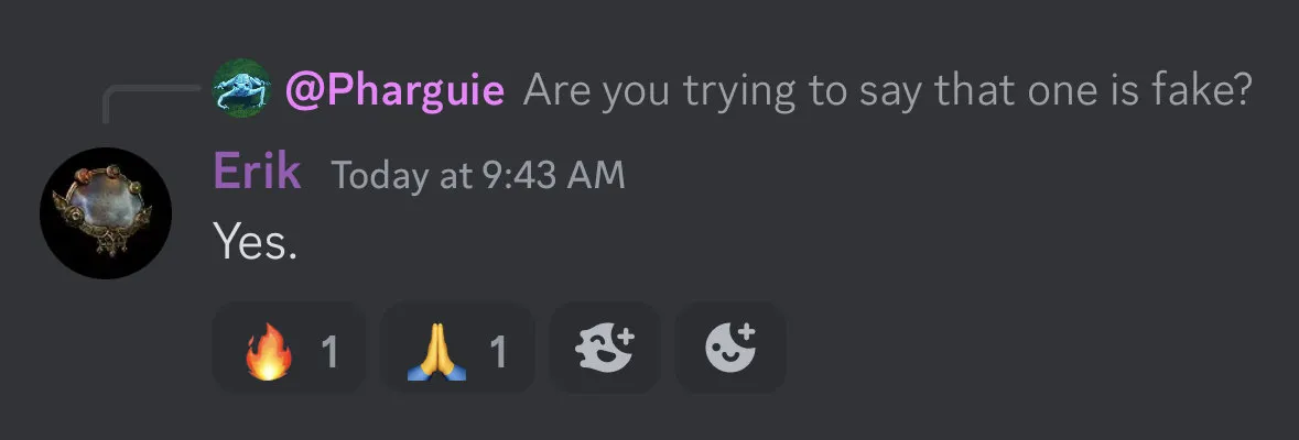Screenshot do Discord oficial do Sorcery TCG. @Pharguie pergunta 'Are you trying to say that one is fake?'. Erik responde 'Yes.'